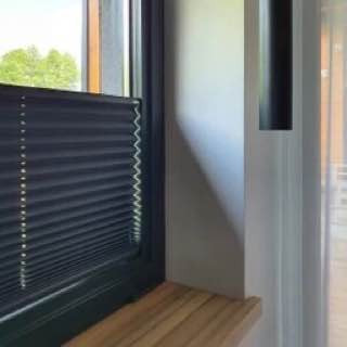 پرده پلیسه پردیسون مدل شید لمه طرح دار مونتاژ یکطرفه دستی